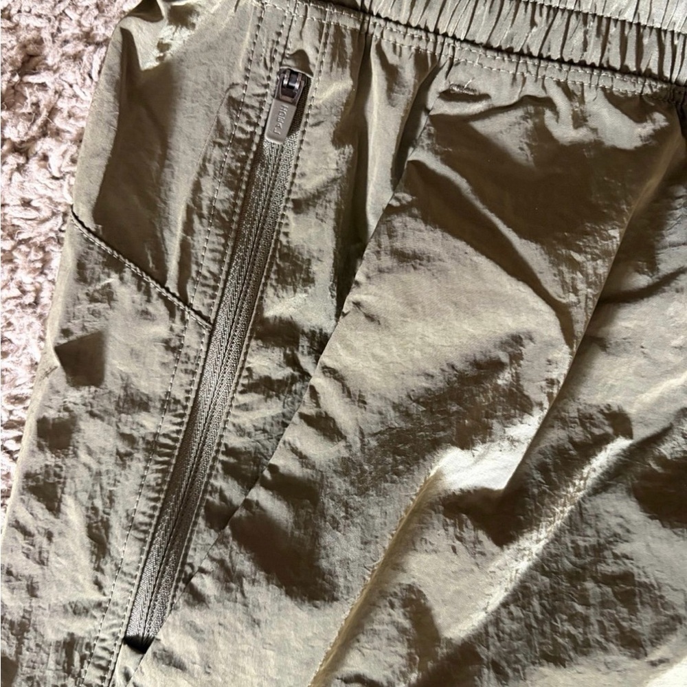 Men’s New VRST Men's 7" All-In Unlined Short Shorts Olive Green Shine Size - Picture 5 of 10